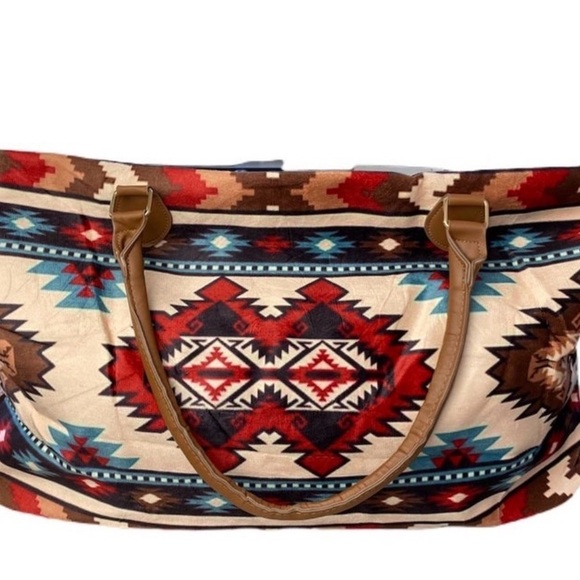 Aztec Patterned Weekender Bag - Picture 13 of 13